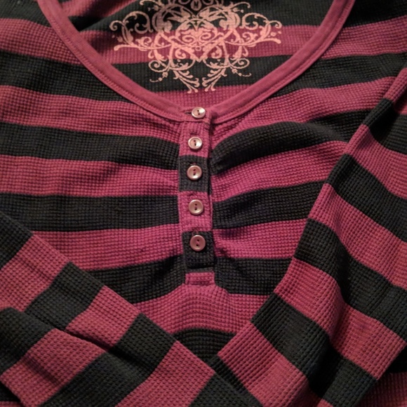 Long sleeve maroon and black top - Picture 2 of 2